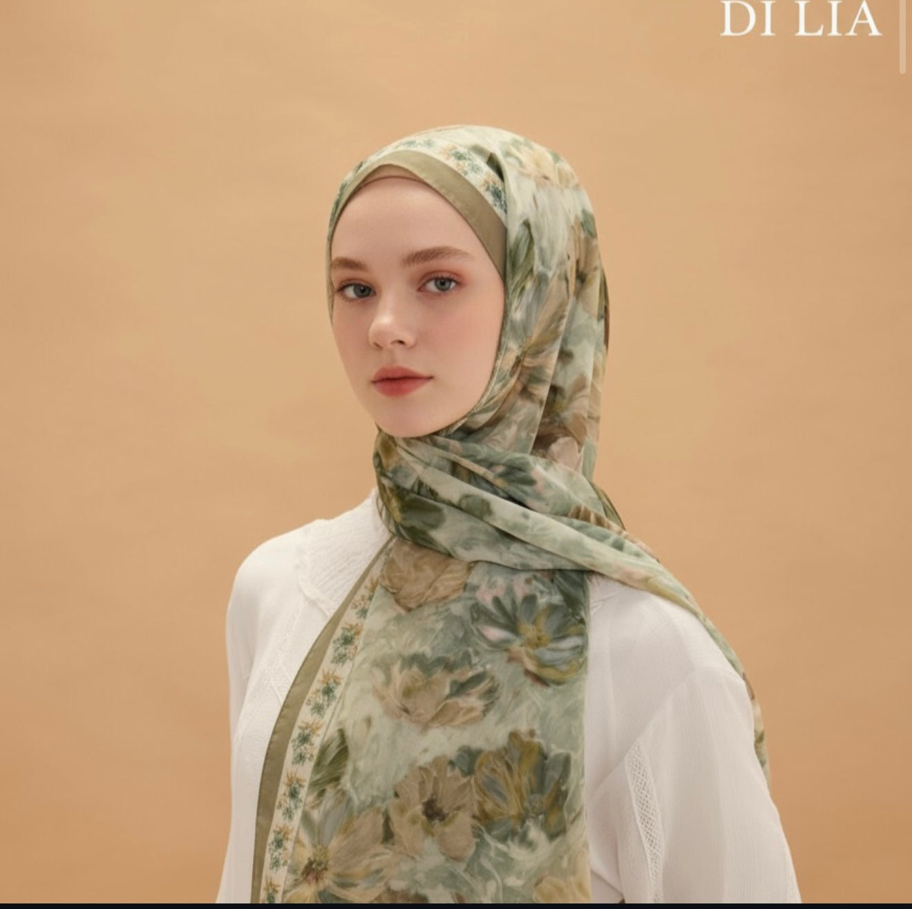 Dunkelgrüner Kreppschal